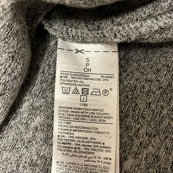 Gray Old Navy Long sleeve sweater top - Picture 3 of 4